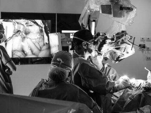 Il neurochirurgo che parla al cervello e al cuore: Christian Brogna e il coraggio della paura