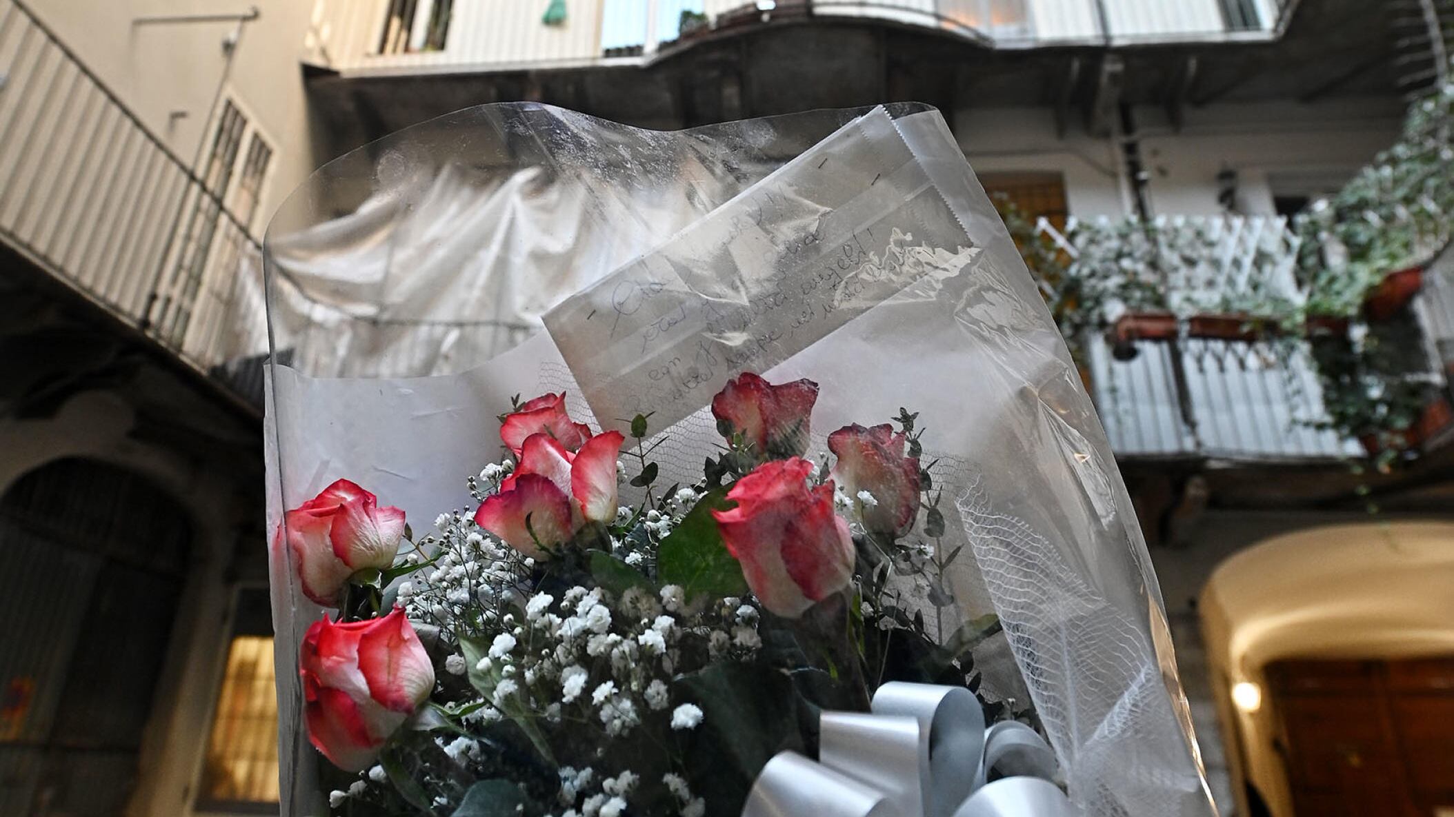 Bimba precipita dal quarto piano, fermato il compagno della madre