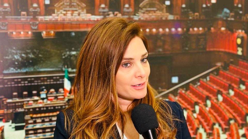 Il pacchetto del governo per il rilancio delle professioni: "Così le rimettiamo al centro"