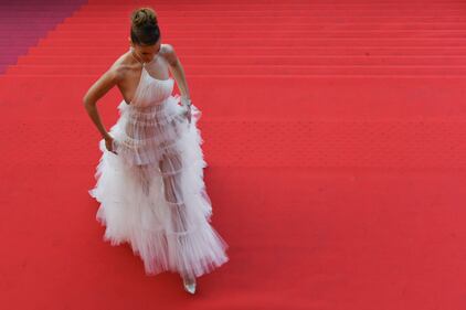 Abiti trasparenti e velati: le star di Cannes super sexy sul red carpet 6