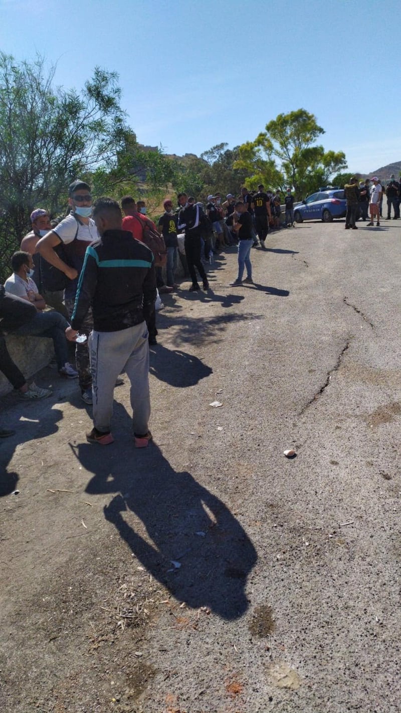 Migranti dopo uno sbarco