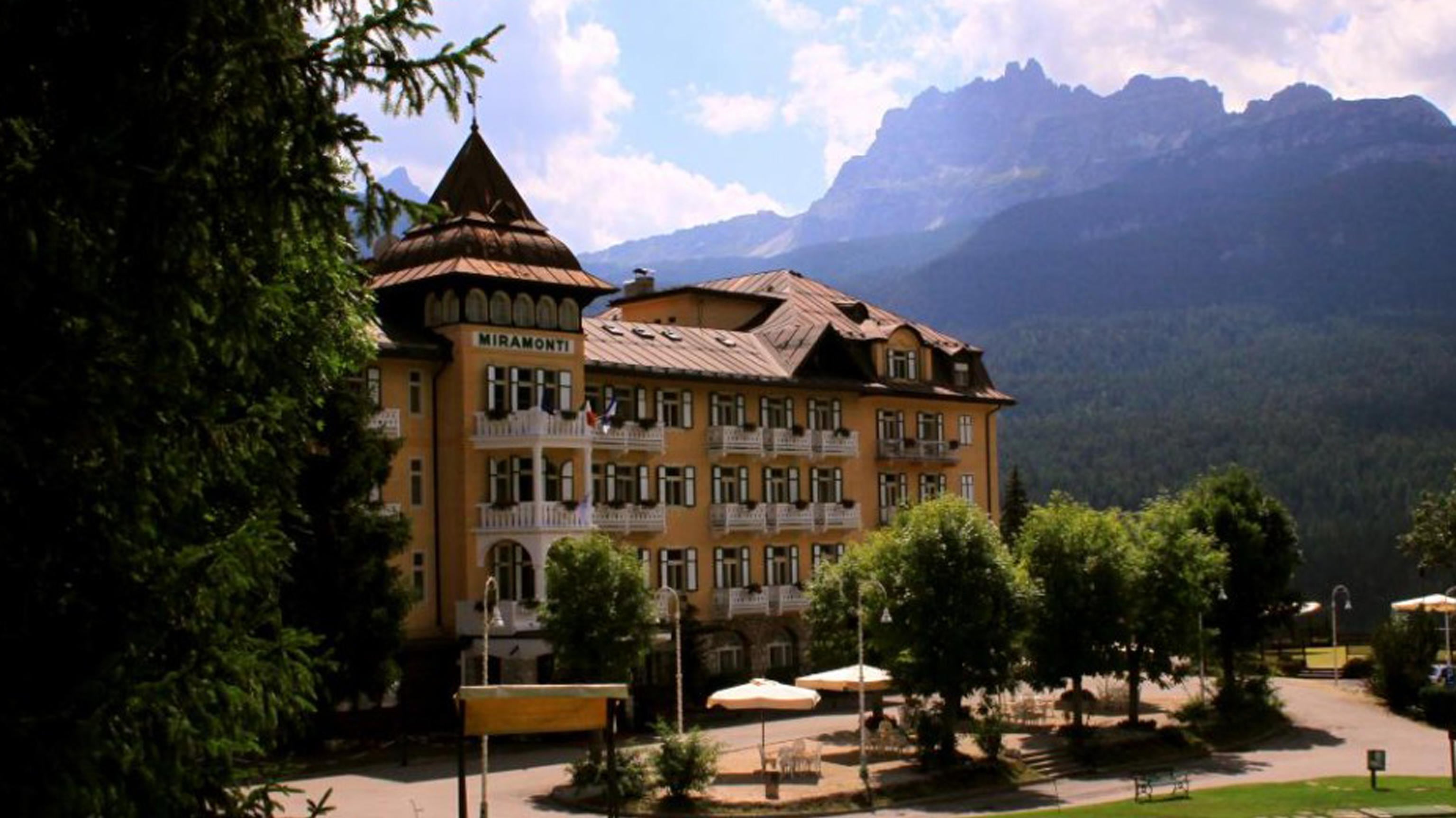 Il Miramonti di Cortina costretto a chiudere. La denuncia "sospetta"