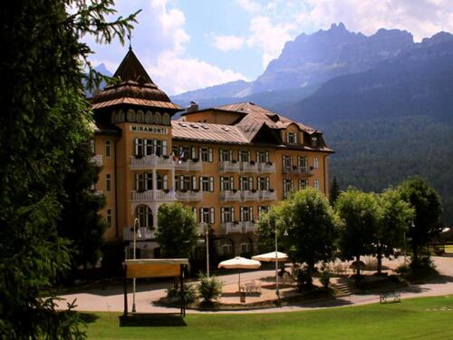 Il Miramonti di Cortina costretto a chiudere. La denuncia "sospetta"