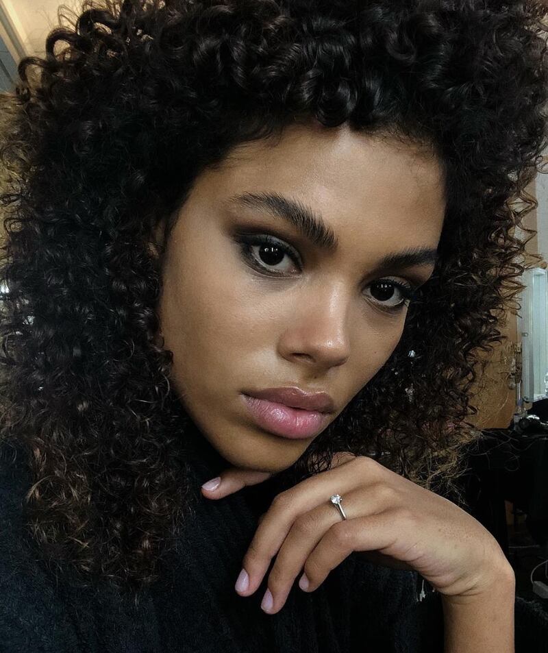Tina Kunakey, sexy compagna di Vincent Cassel 10