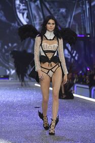 Kendall Jenner sulle passerelle di Victoria's Secret 1