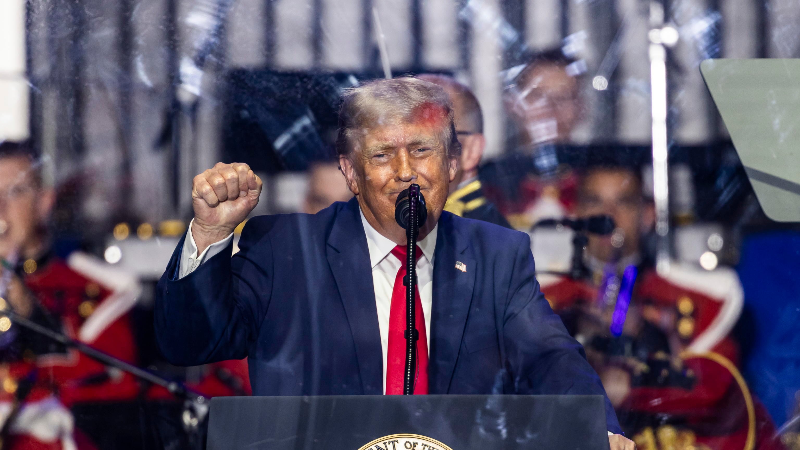 La festa dell’America diventa un trionfo Maga. Trump lancia la sfida: “Ora il mondo ci rispetta”