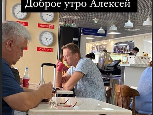 La tazza di the, poi l'urlo in aereo: Navalny è stato avvelenato?