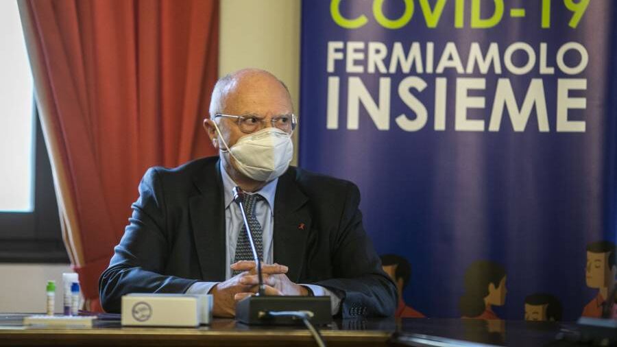 Il catastrofista Galli capitola: "Dai vaccini la svolta"