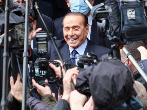 "La rassegnazione è inaccettabile". Berlusconi lancia l'allarme