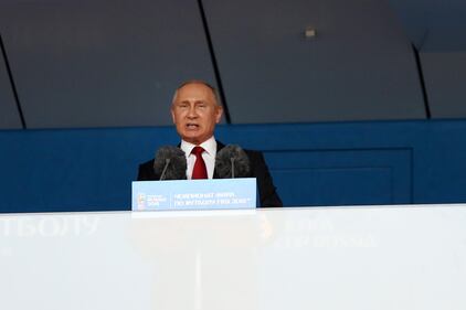 Putin in tribuna consola il principe saudita dopo il 5-0 3