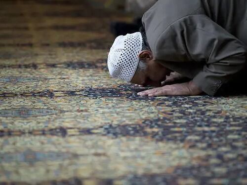 Ombre, rumori e apparizioni: chiamati prete e imam per scacciare i fantasmi