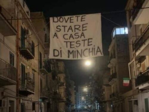 Striscione a Palermo: "State a casa, teste di m..".
