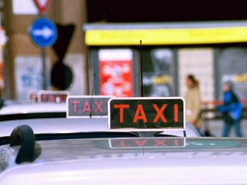 Genova, lo "scuola taxi" sostituirà gli autobus?