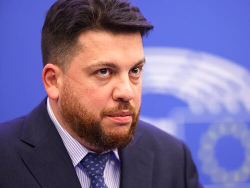 Il braccio destro di Navalny aggredito a martellate in Lituania
