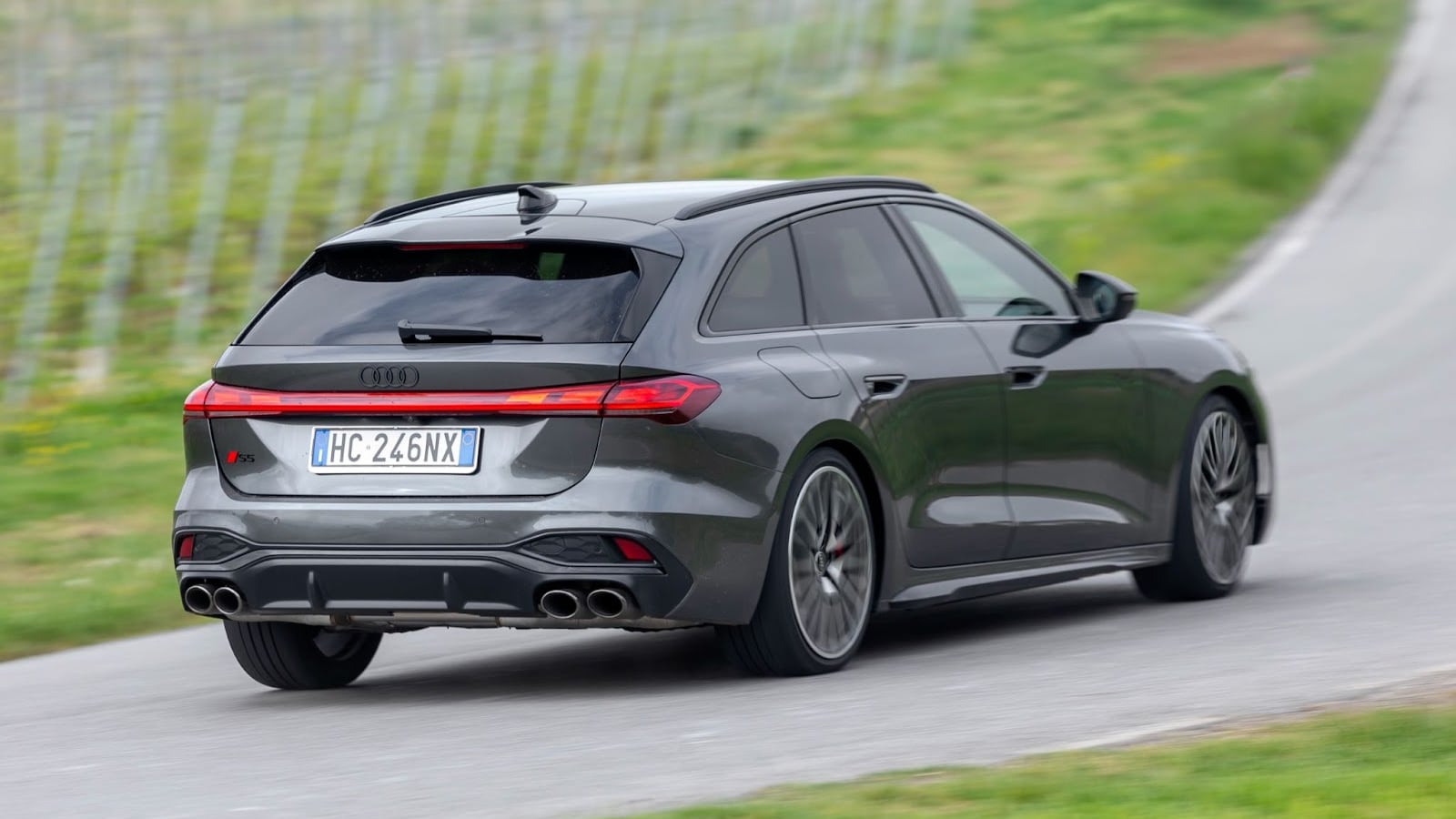 Audi S5 Avant 2026: V6 familiare di sostanza, per passare inosservati