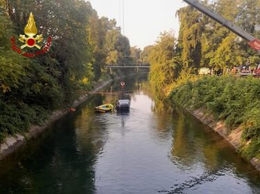 Senago, auto con 9 ragazzi finisce nel canale: morti tre 17enni - FOTO  7