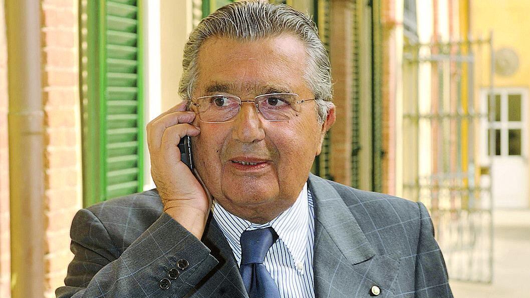 L'abbraccio mortale di De Benedetti a Matteo Renzi: "Alle primarie voterò per lui"