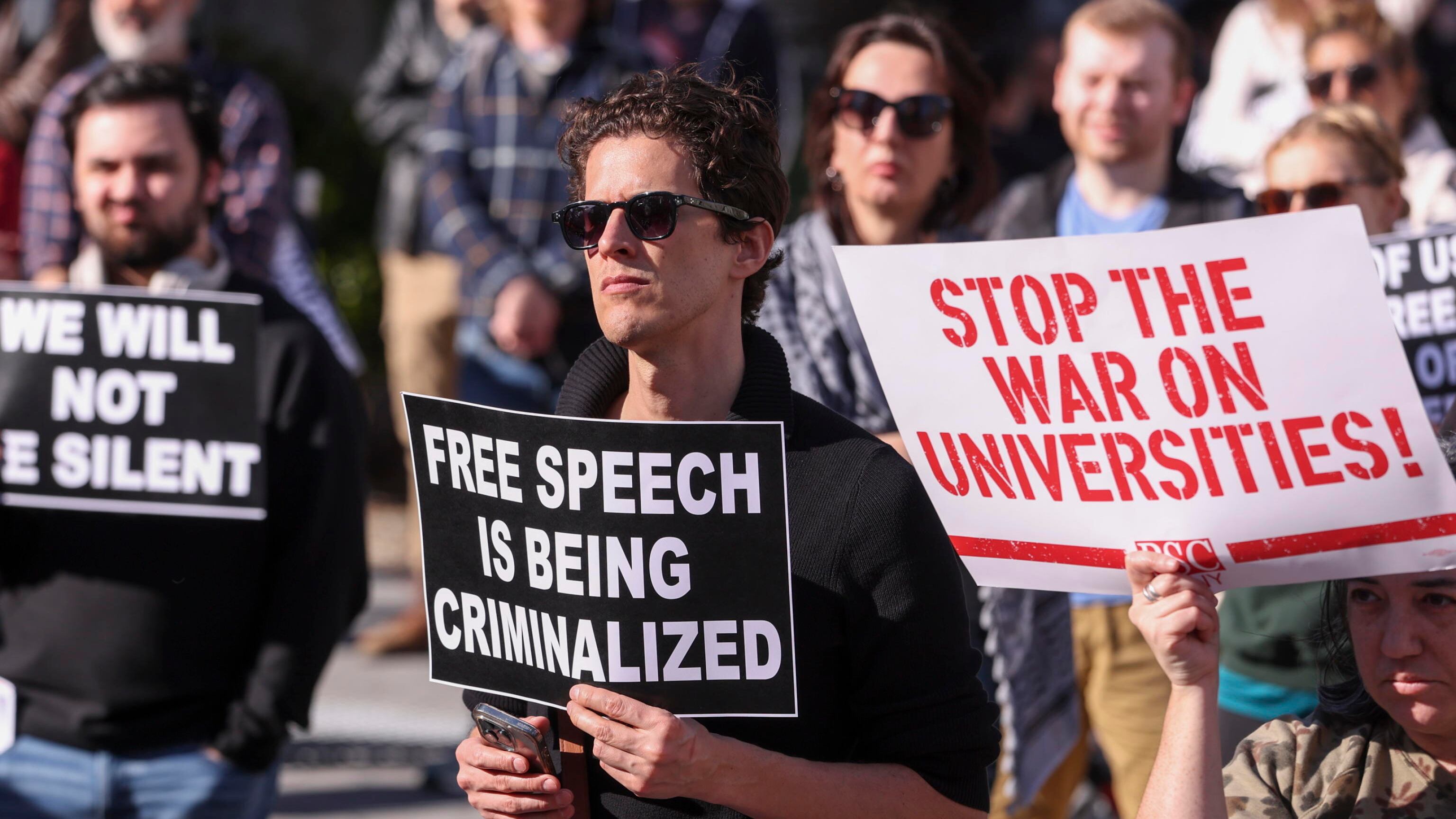 Harvard fa causa all'amministrazione Trump: "Ha violato il primo emendamento"
