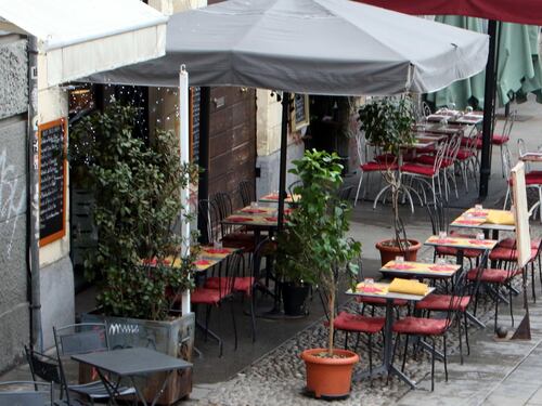 Smart, turisti, bollette. I bar navigano a vista