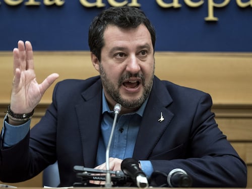 Salvini: "Per rialzarci subito la pace fiscale"