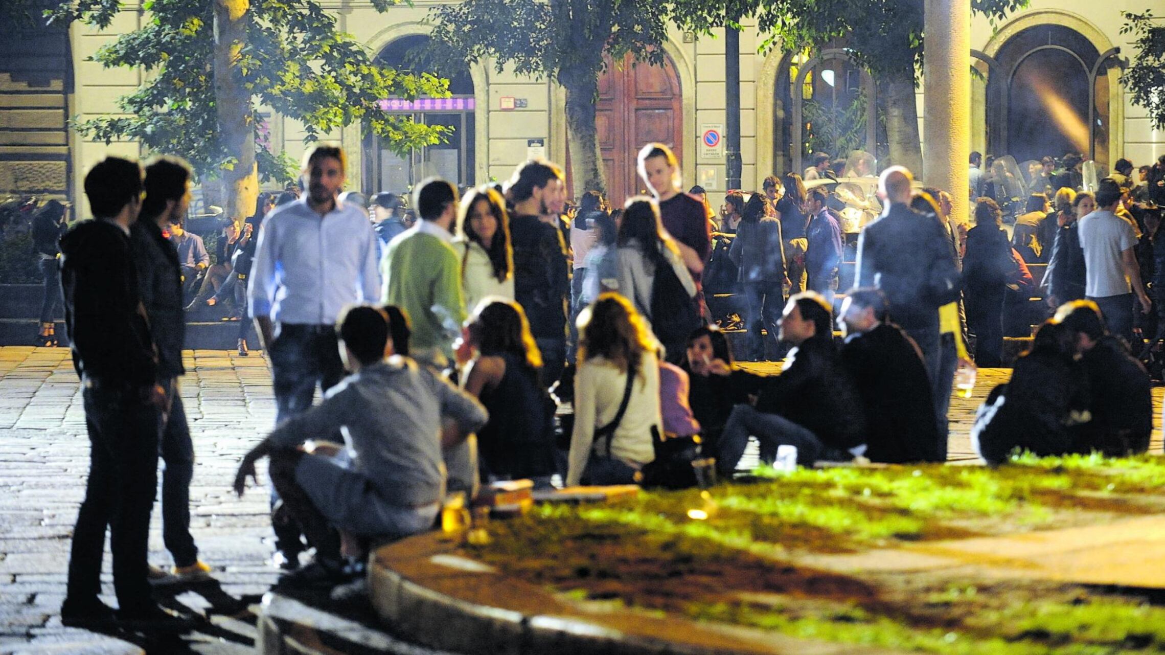 Il Comune paga i (primi) danni da movida. E i comitati domani studiano le mosse