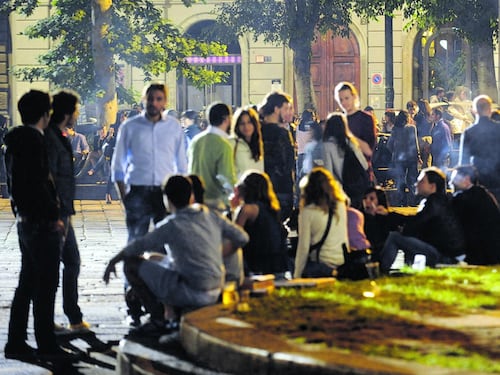 Il Comune paga i (primi) danni da movida. E i comitati domani studiano le mosse
