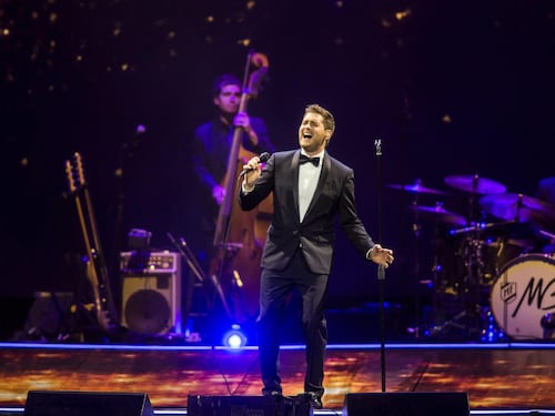 Michael Bublé compie 50 anni: la malattia del figlio, ha recitato in "X-Files", chi è la moglie attrice. Tutti i segreti