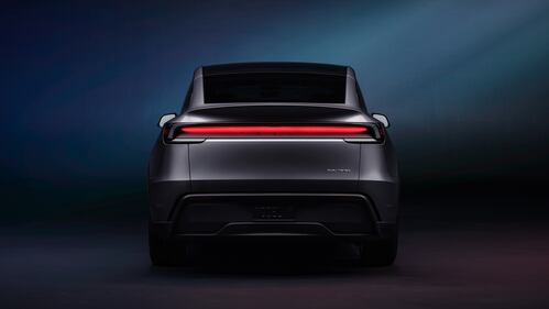 Tesla Model Y 2025: guarda la gallery del nuovo modello 9