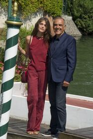 Mostra di Venezia, l'arrivo della madrina Elisa Sednaoui 9