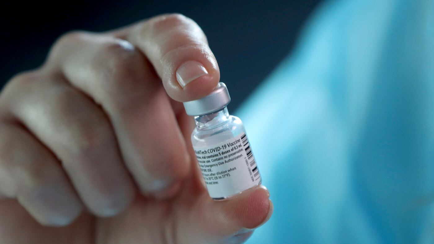 Il vaccino anti-coronavirus? "Ai già infettati una sola dose"