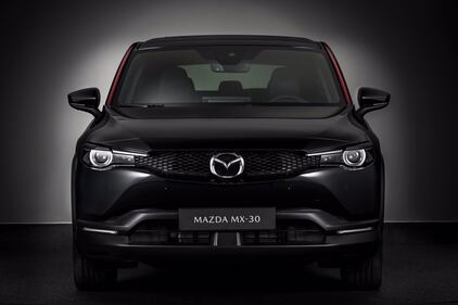 Mazda MX-30 R-EV, l’elettrica con il range extender: guarda le foto 8