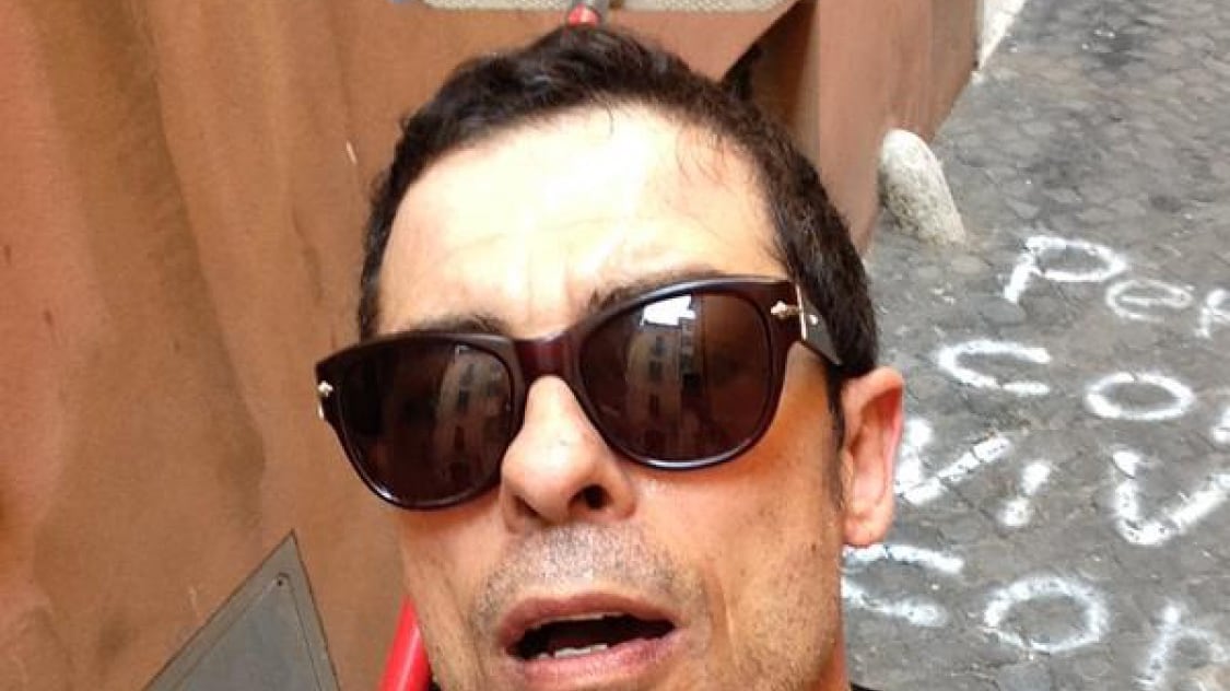 "Roma è mia e se fa schifo alzo il culo!", Alessandro Gassman ripulisce la Capitale