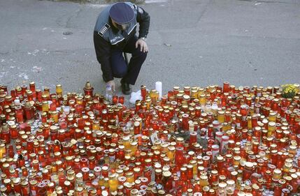 Bucarest, il dolore per le vittime 1