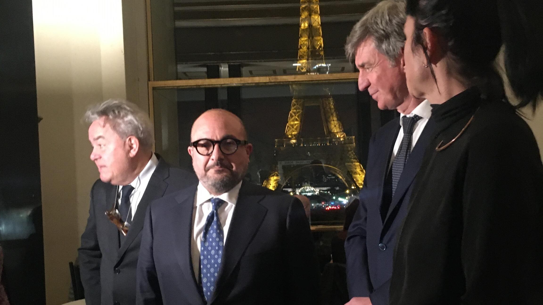 "Restituiscano i beni trafugati". Sangiuliano al Louvre per la trattativa