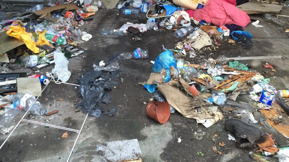Nomadi, clandestini e spaccio nella "favela" di via Adriano