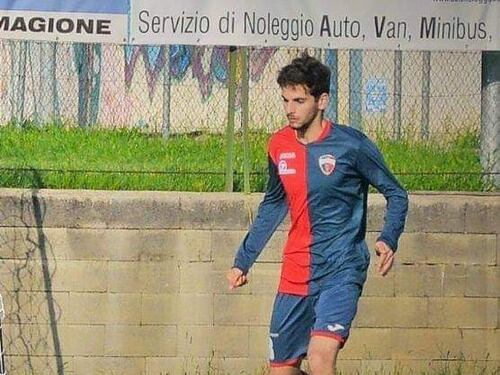 Giallo sul calciatore trovato morto. Indagata una trans