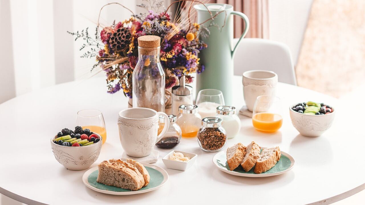 Qual è l'orario giusto per fare colazione in estate secondo la scienza