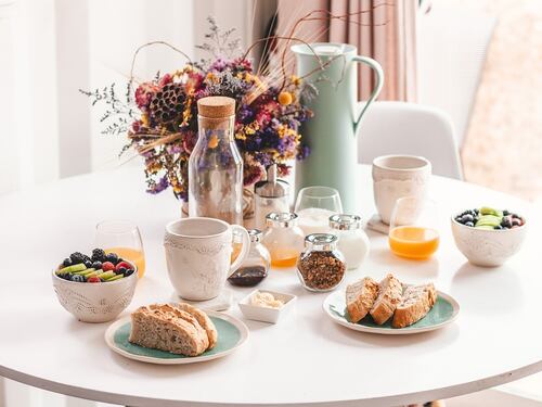 Qual è l'orario giusto per fare colazione in estate secondo la scienza