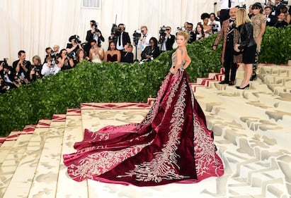 Met Gala 18: Rihanna con la mitra e Madonna con la veletta 3