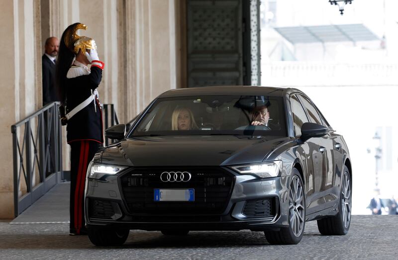 Giorgia Meloni a bordo dell'auto lascia il Quirinale 15