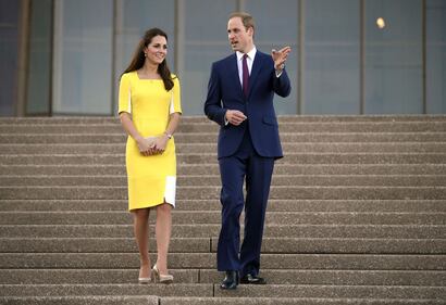 La famiglia reale arriva in Australia: per Kate il vestito è giallo canarino 11