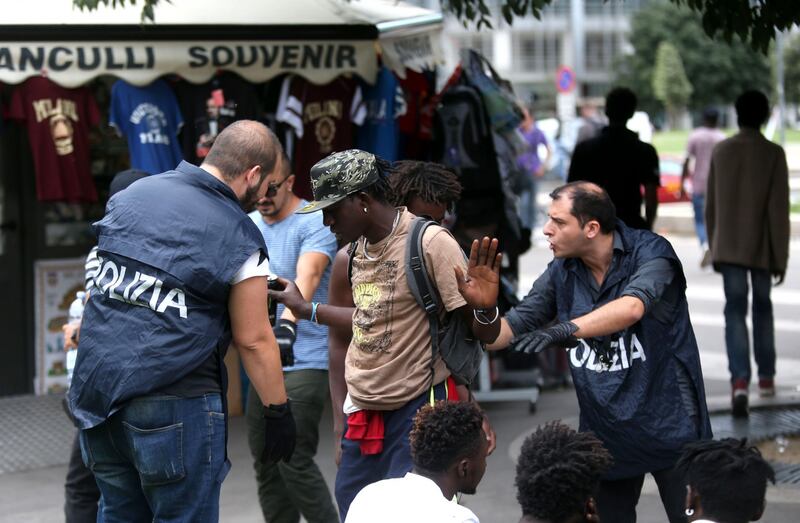 Migranti, nuovo blitz della polizia in stazione Centrale 15