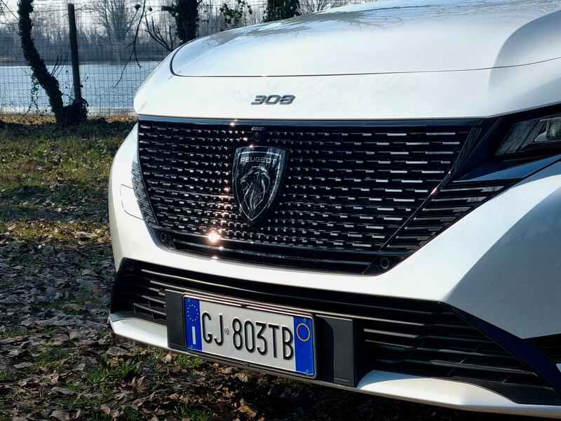 Peugeot 308 SW, guarda le foto 5
