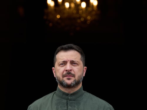 Cosa prevede il piano di pace per l’Ucraina: i tre nodi da sciogliere