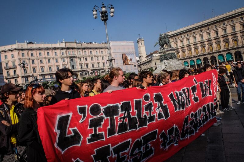 Corteo studentesco, a Milano la protesta contro Draghi e Meloni 2