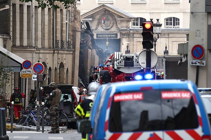 Violenta esplosione a Parigi: crolla la Paris American Academy 7