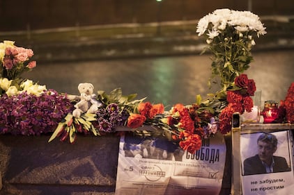 Mosca, migliaia in piazza per Nemtsov 12