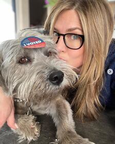 Jennifer Aniston vota alle primarie, foto 1