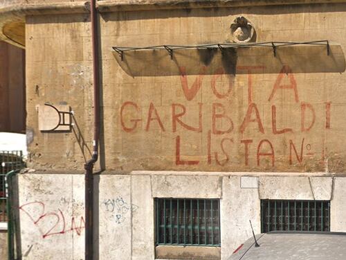 Roma, cancellata la storica scritta "Vota Garibaldi". Comune: "La ripristiniamo"