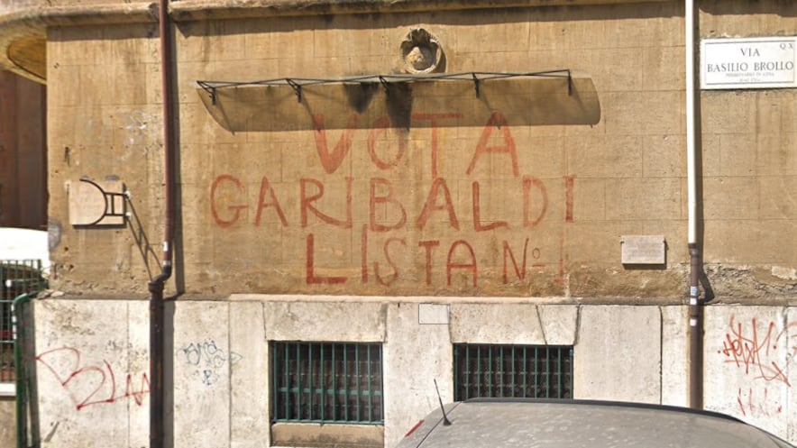 Roma, cancellata la storica scritta "Vota Garibaldi". Comune: "La ripristiniamo"